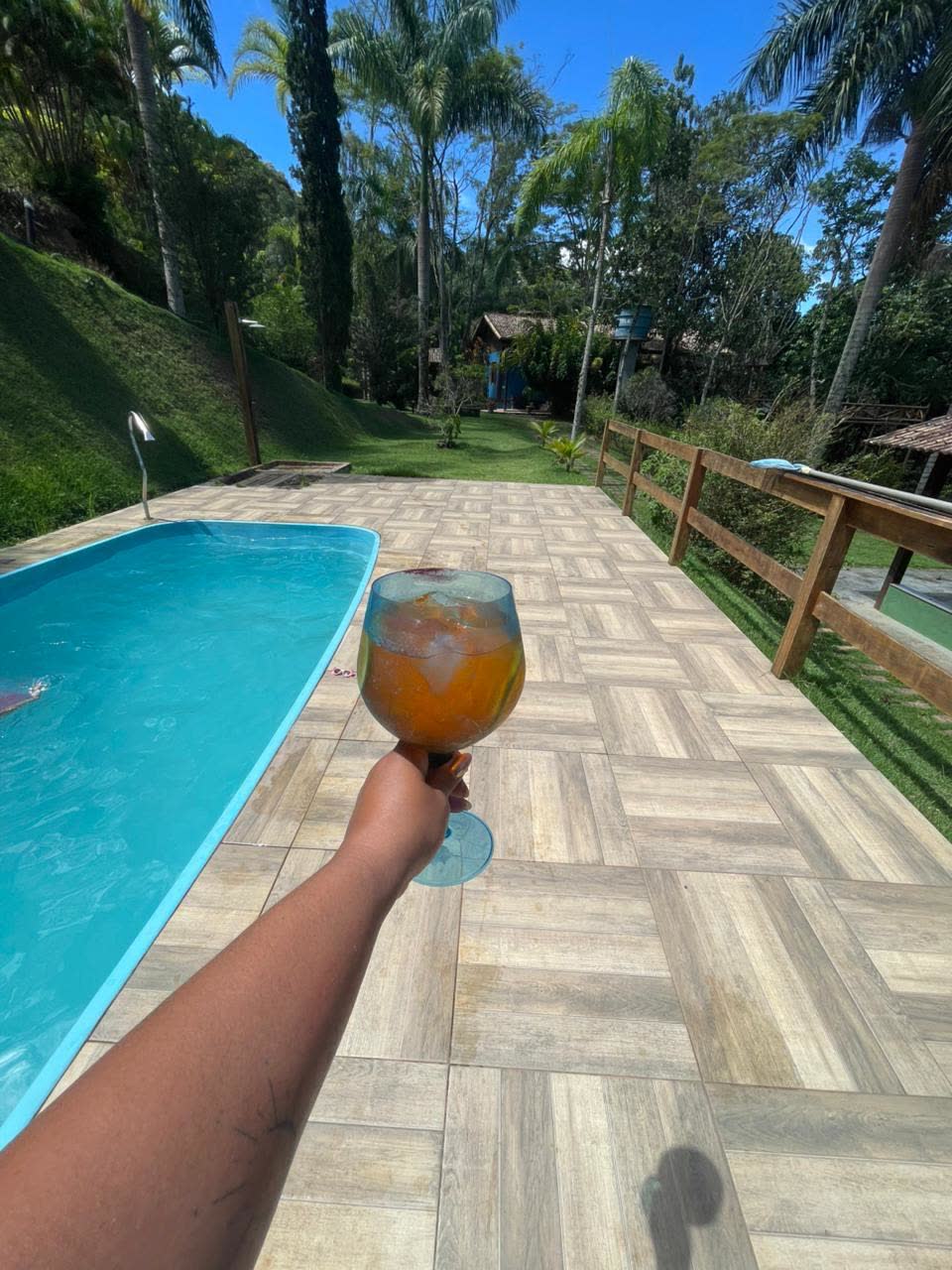 Drink na beira da piscina